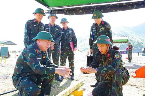 Vững vàng trên thao trường nắng lửa