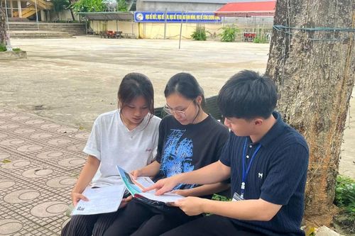 Đôi bạn trọ học, nuôi ước mơ làm cô giáo