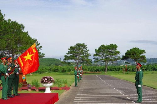 135 chiến sĩ mới Trung đoàn Bộ binh 994B tuyên thệ