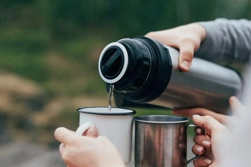 Bình giữ nhiệt tiện lợi nhưng đừng đựng 5 loại đồ uống này kẻo vô tình gây hại sức khỏe