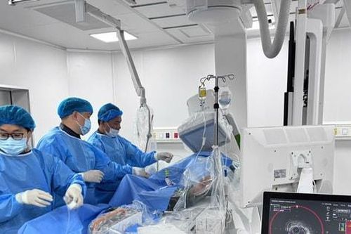 Bệnh viện Hà Đông lần đầu áp dụng công nghệ IVUS-NIRS cứu sống bệnh nhân tổn thương động mạch vành