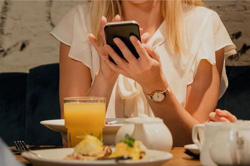 Văn hóa tiêu thụ nhanh lên ngôi