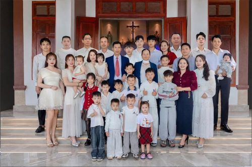 Gia đình Nghệ An có 10 con, mẹ và con gái cùng nhau ở cữ