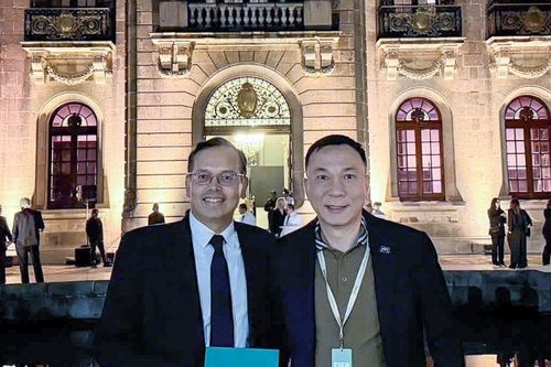 Sếp VFF dự khán trận khai mạc World Cup