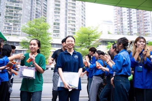 Kết thúc ngày thi thứ nhất tốt nghiệp THPT với tâm lý tự tin