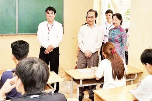 Thí sinh cả nước tham dự kỳ thi tốt nghiệp trung học phổ thông