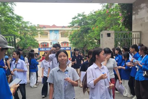 Thí sinh nhận xét đề Toán 'dễ thở' hơn năm trước