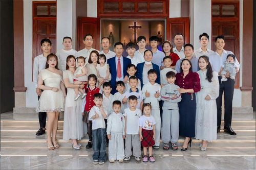 Vợ chồng ở Nghệ An sinh 10 người con, 4 con gái lấy chồng chung xóm