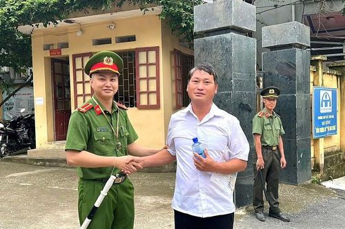 Bí thư chi bộ thi tốt nghiệp THPT ở tuổi 36