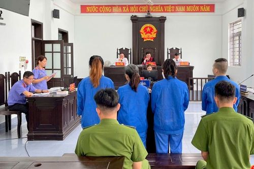 Bốn bị cáo lãnh 450 tháng tù tội 'rửa tiền' bằng thủ đoạn lừa cài đặt ứng dụng giả mạo eTax Mobile