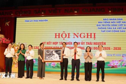Thông tấn xã Việt Nam và tỉnh Thái Nguyên ký kết hợp tác truyền thông