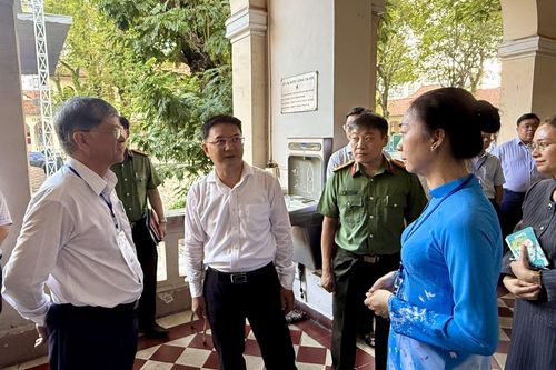Lãnh đạo TP Hồ Chí Minh kiểm tra, động viên thí sinh thi tốt nghiệp THPT