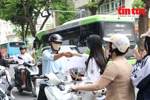 Thi tốt nghiệp THPT: Điểm tựa của thí sinh bên ngoài điểm thi