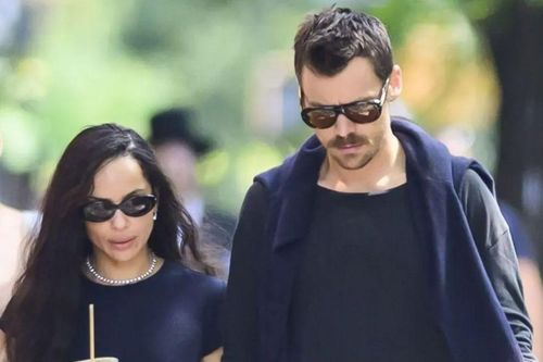 Chi tiết thể hiện tình yêu của Zoë Kravitz và vị hôn phu Harry Styles