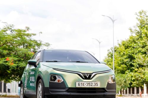 Tài xế dịch vụ chạy xe điện tiết kiệm từ chi phí bảo dưỡng tới chi phí sạc
