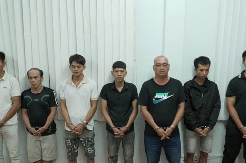 Khởi tố 7 bị can khiêng quan tài nhảy múa trên đường phố tại Cần Thơ