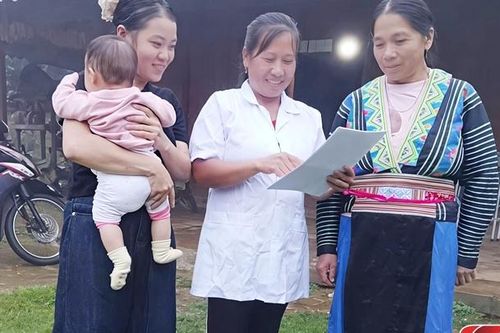 Quan tâm chăm sóc sức khỏe người cao tuổi