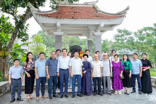 Hội Nhà báo tỉnh Thái Nguyên về nguồn tại ATK Định Hóa