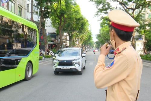 Lực lượng chức năng đảm bảo giao thông trong ngày thi đầu tiên