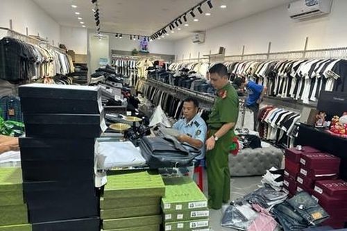 Khởi tố 2 chủ kho hàng kinh doanh giả mạo các thương hiệu nổi tiếng