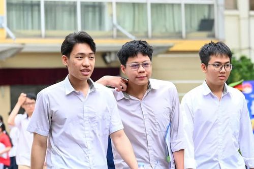 Thí sinh bước vào buổi thi cuối kỳ thi tốt nghiệp THPT 2026