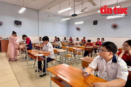 Thí sinh ổn định phòng thi, sẵn sàng bước vào các môn thi tự chọn