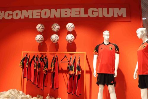 World Cup 2026 : Áo đấu tuyển Bỉ sốt hàng, áo giả bùng nổ