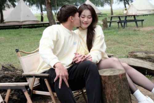 Vợ Hồ Văn Cường xinh đẹp, hạnh phúc bên chồng
