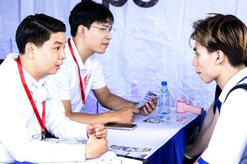 Vì sao sinh viên khó tìm việc sau khi tốt nghiệp?
