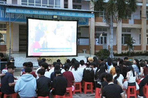 Phim lịch sử về với cơ sở