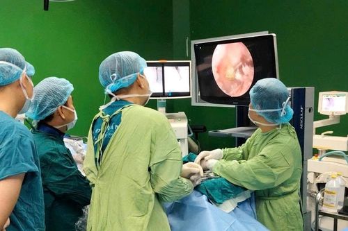 Tập trung đào tạo nhân lực y tế chuyên sâu
