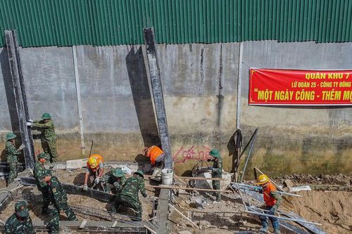 Quân đội tiếp sức xây dựng trường học ở vùng biên