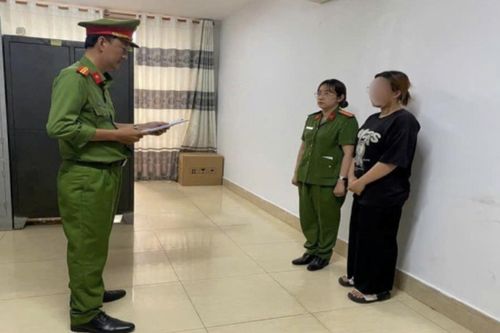 Bắt giam người mẹ đánh con 4 tuổi dẫn đến tử vong
