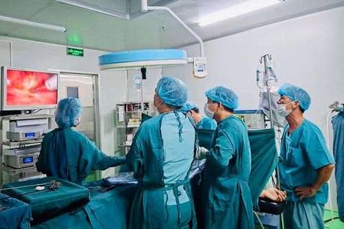 Cứu sống nam bệnh nhân bị thủng dạ dày