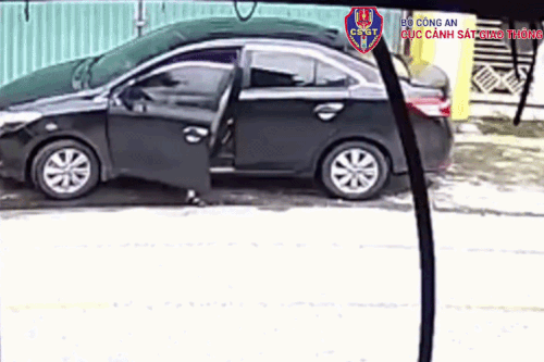 Không quan sát khi mở cửa ôtô có thể bị phạt đến 20 triệu đồng