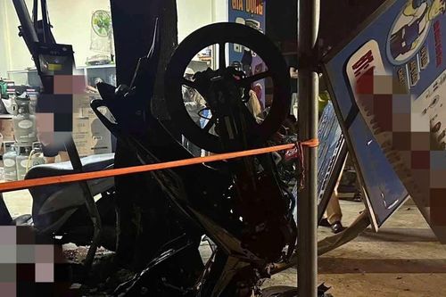 Hai thiếu niên 17 tuổi thương vong sau cú tông xe máy vào gốc cây