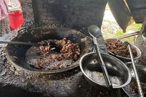 Phát hiện cơ sở chế biến mỡ lợn không bảo đảm vệ sinh