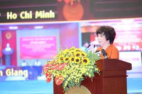Anh hùng Lao động Thái Hương: Tăng trưởng hai con số phải bắt đầu từ con người và sức khỏe