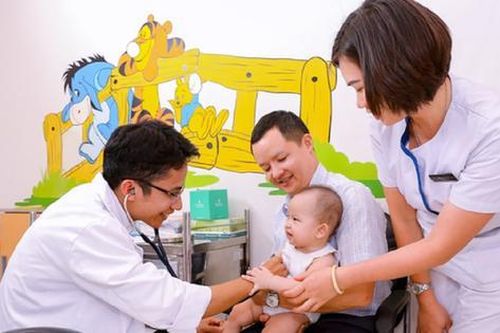 Điều cha mẹ cần biết: Trẻ dưới 6 tuổi cần khám sức khỏe định kỳ ít nhất 1 lần/năm