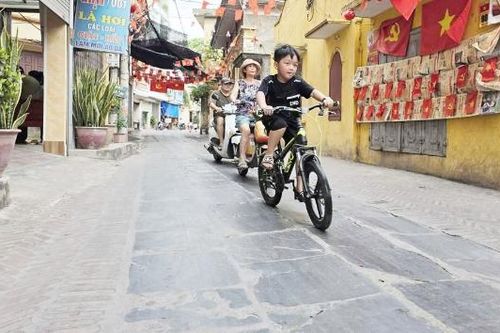 Độc đáo con đường đá xanh