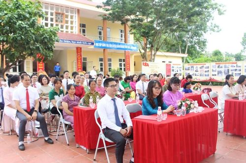 Đảng ủy Sở Tài chính tổ chức sinh hoạt chuyên đề tại đình Háng Pài, xã Đồng Đăng