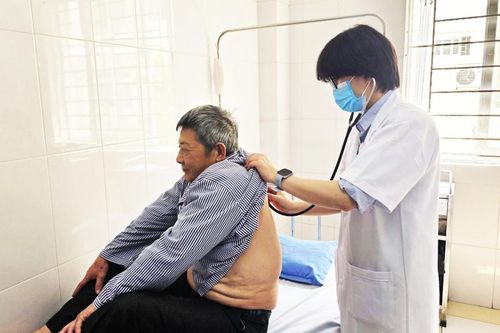 Bảo hiểm y tế đồng hành chăm sóc sức khỏe trẻ em và người cao tuổi
