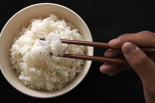Bác sĩ Nhật khuyên dùng: Chế độ ăn '3 vàng' chống lão hóa, ăn cơm trắng với thứ này giảm lượng đường trong máu sau ăn tới 24%