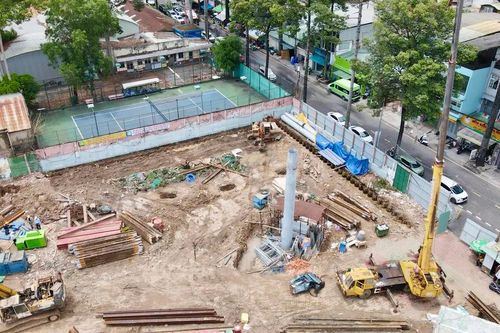 Khẩn trương 'thay áo mới' sân vận động Thống Nhất