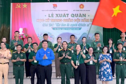 'Chiến sĩ nhí' An Giang lên đường 'nhập ngũ'