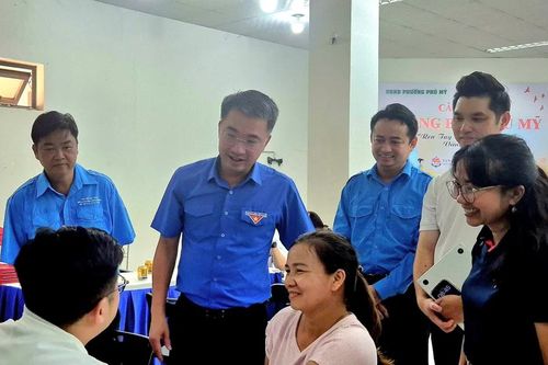 Khám miễn phí cho hàng nghìn người tại Ngày hội Thanh niên công nhân