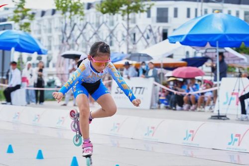 Nhiều gương mặt trẻ tỏa sáng tại Giải vô địch các nhóm tuổi Roller Sports quốc gia 2026