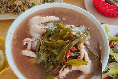 Đặc sản 'chân dài' ở Quảng Ninh khiến khách Hà Nội đi 140km để thưởng thức