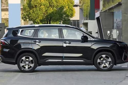 SUV 7 chỗ công suất 218 mã lực, giá chưa tới 400 triệu đồng
