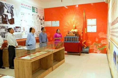 Bác Hồ với văn hóa Hùng Vương